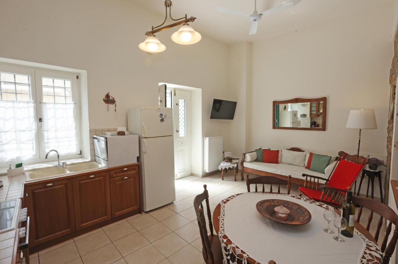 Babina'S Place-Traditional House In ארמופוליס מראה חיצוני תמונה
